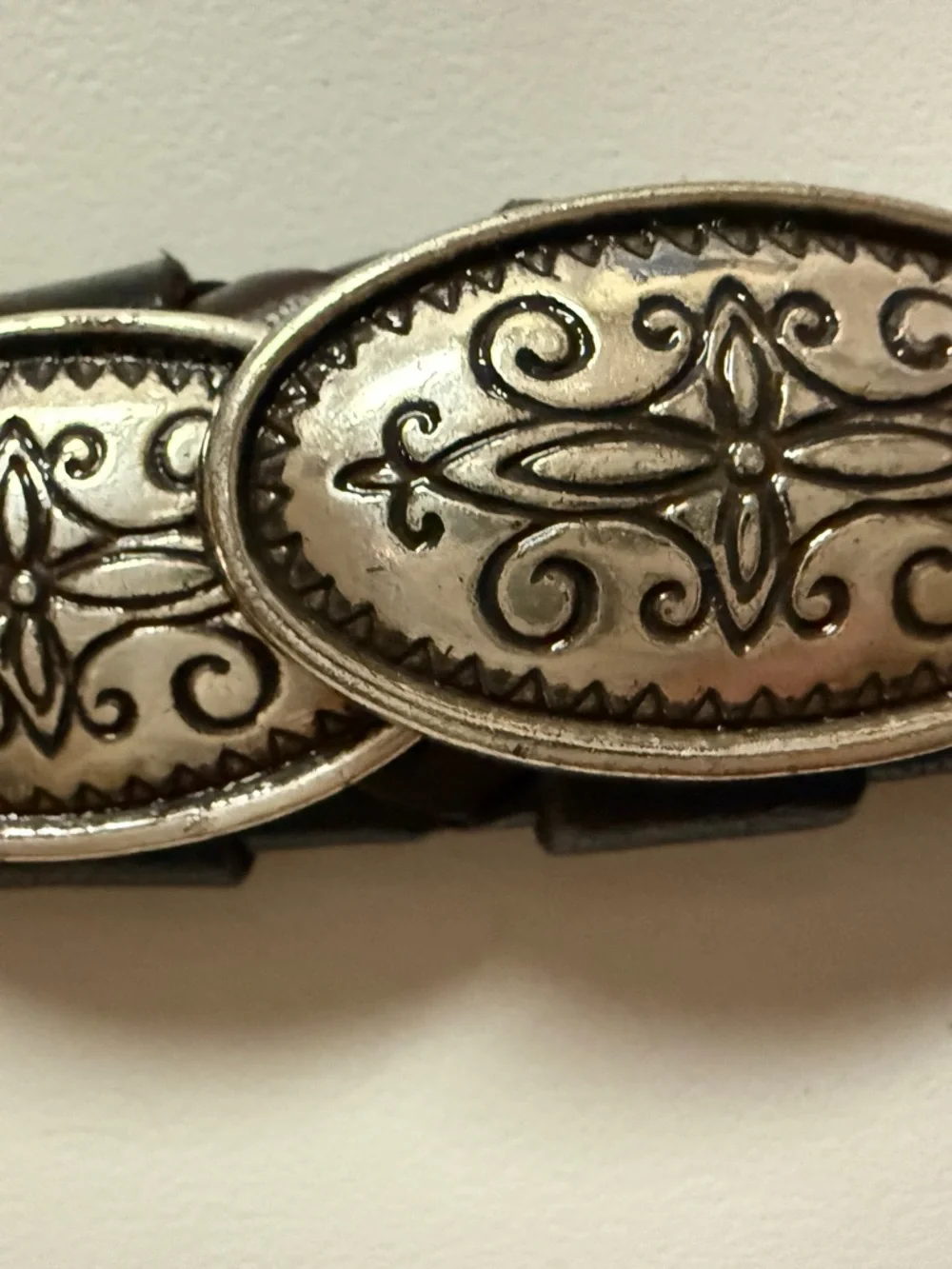 Vintage Brighton Concho Belt 97010.  Two Tone. SZ 32 M/L Beautiful Condition.
